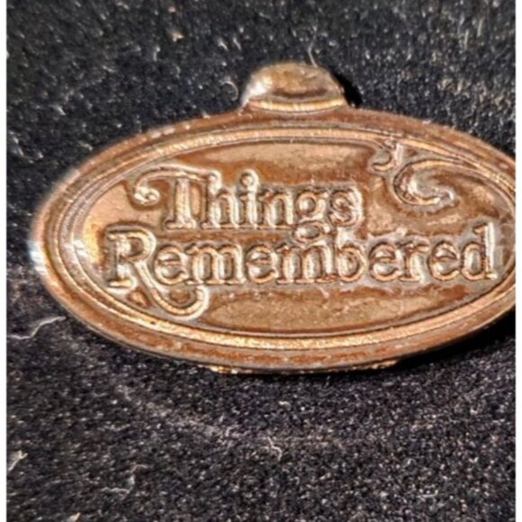 Things Remembered Engraveable Gold-Tone Picture Frame 7" X 9" Rectangular Design - Picture 6 of 9